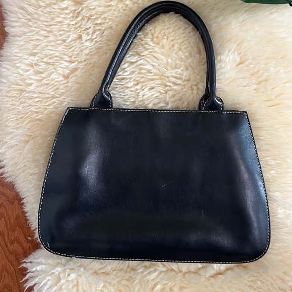 Black Shoulder Bag/ 100% Leather/ Great style & Shaped/ Gold Hardware - Picture 5 of 7